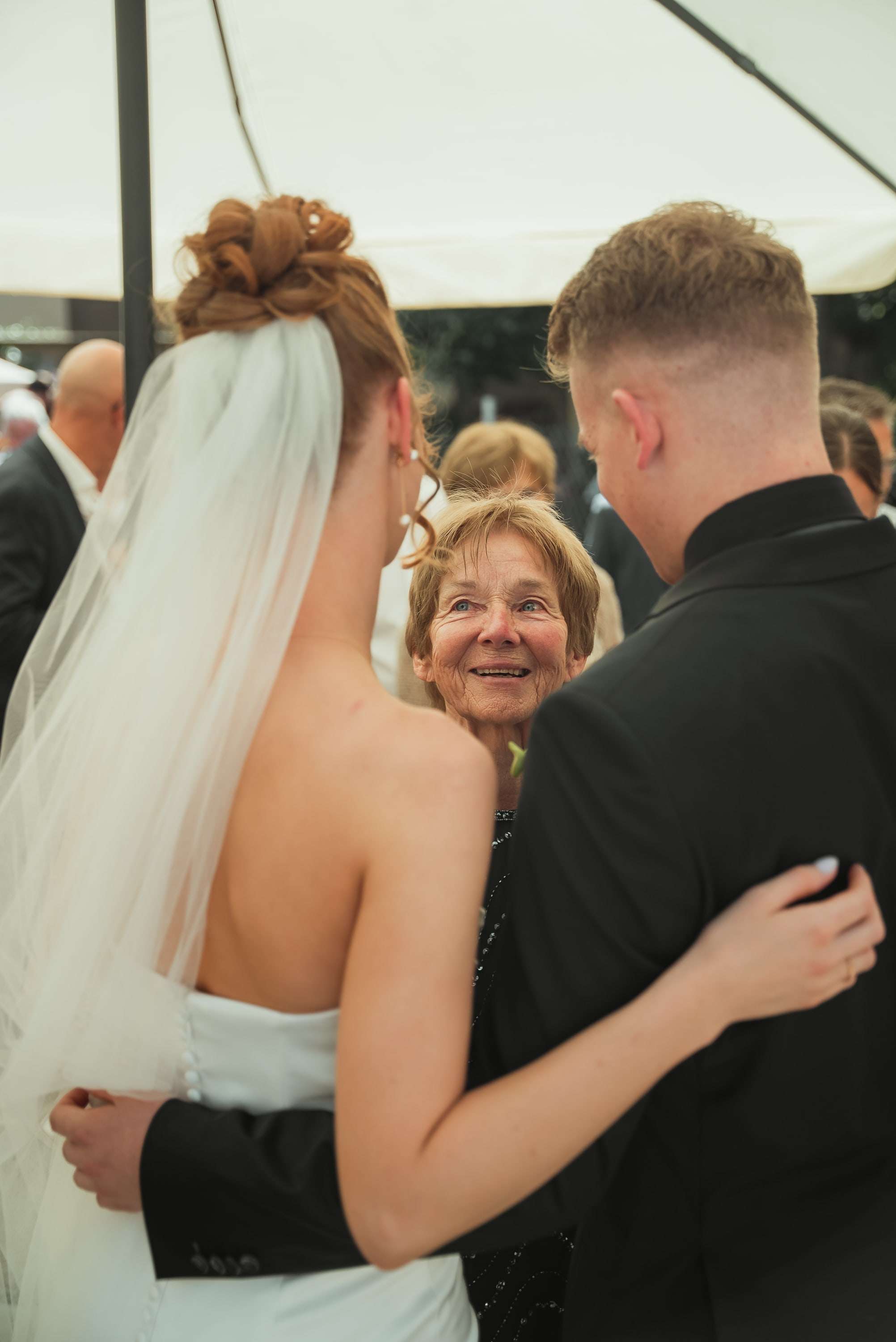 Später: Sektempfang einer Hochzeit